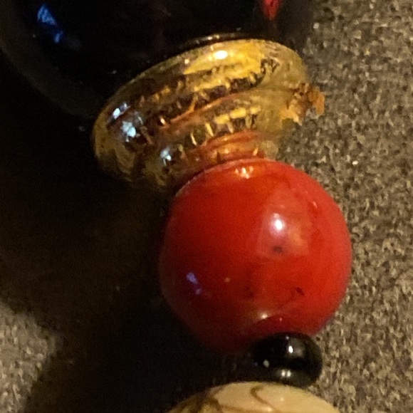 Vintage Avon necklace red, black, and white. Different size beads. - Picture 5 of 10